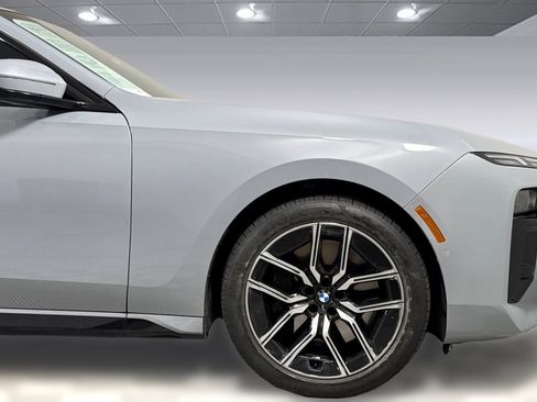 Used 2023 BMW 740i image 35