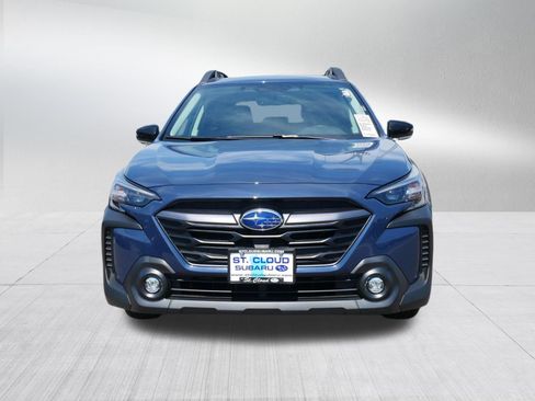 Used 2025 Subaru Outback Premium AWD/4WD image 2