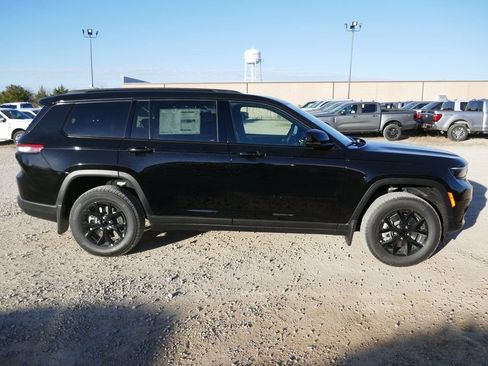 New 2025 Jeep Grand Cherokee L Altitude image 3