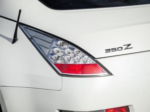 Used 2006 Nissan 350Z Coupe w/ (N93) Cargo Convenience Pkg image 39