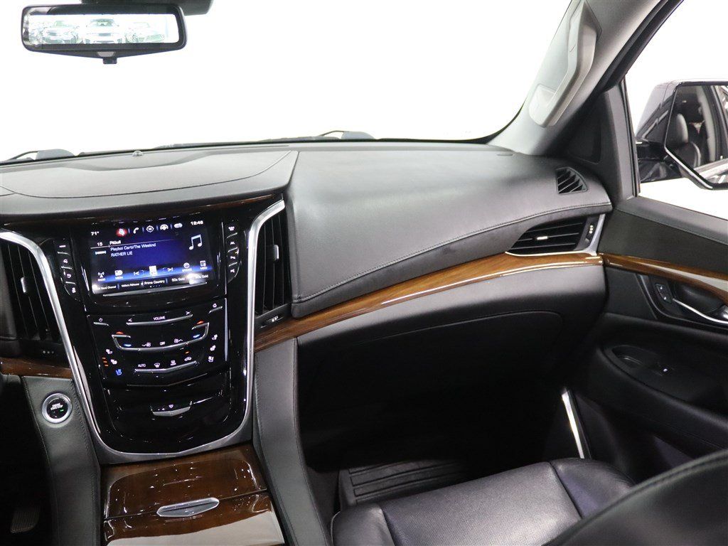 Used 2019 Cadillac Escalade Premium Luxury AWD/4WD image 26