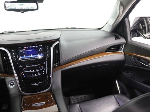 Used 2019 Cadillac Escalade Premium Luxury image 26