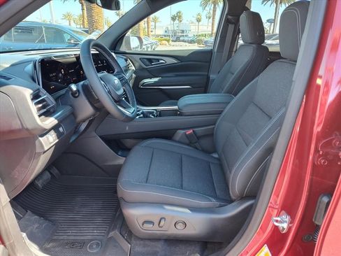 New 2026 Chevrolet Traverse LT w/ LPO, Floor Liner Package FWD image 5