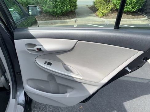 Used 2011 Toyota Corolla LE FWD image 11