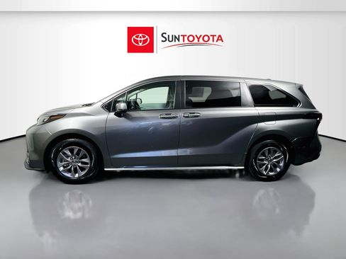 Used 2026 Toyota Sienna LE FWD image 7