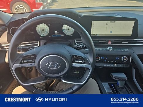 Used 2023 Hyundai Elantra SEL w/ Convenience Package FWD image 10