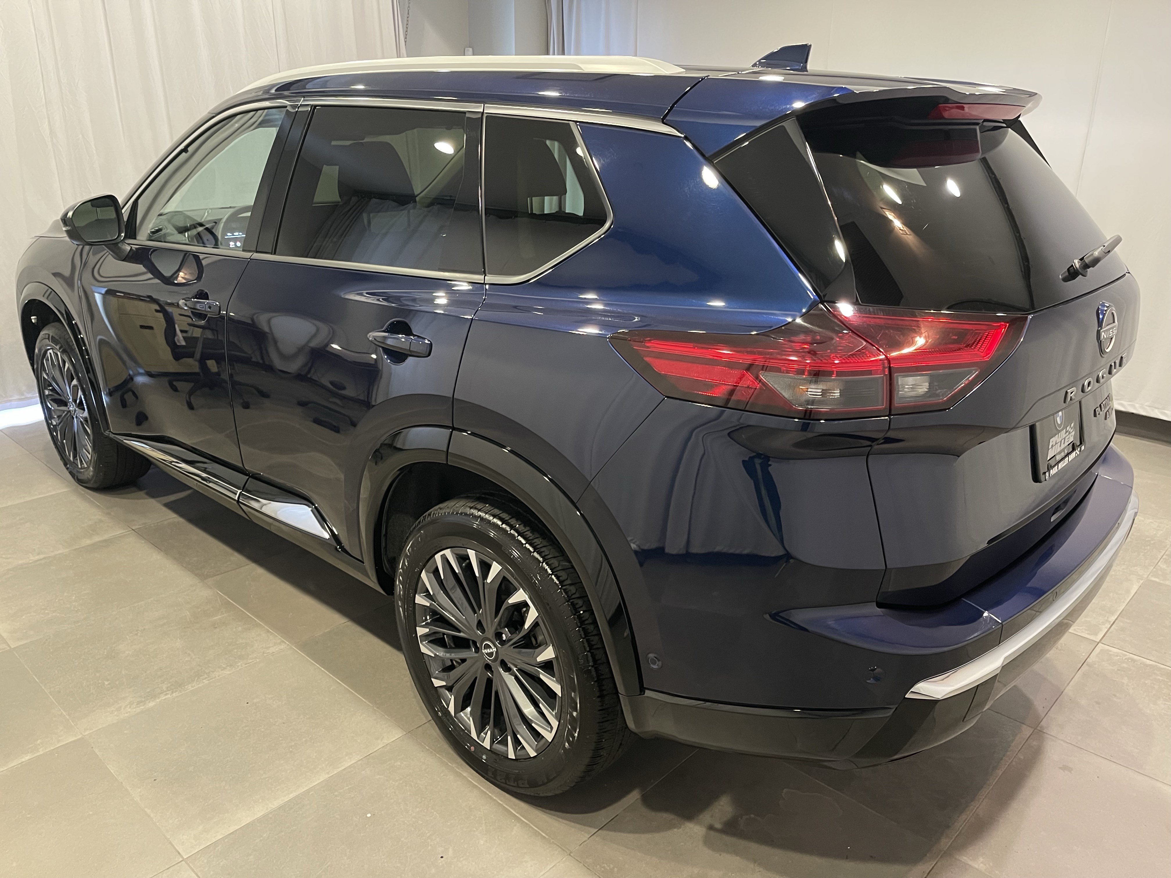 Used 2026 Nissan Rogue Platinum w/ Platinum Premium Package AWD/4WD image 4