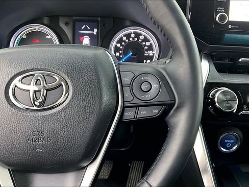 Used 2022 Toyota Venza XLE image 28