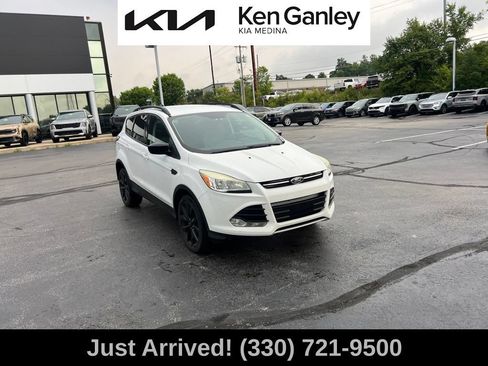 Used 2019 Ford Escape SE FWD image 3