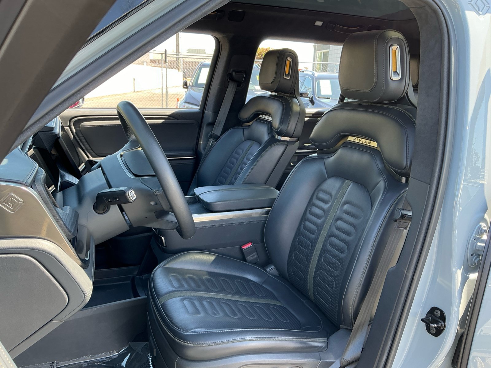 Used 2024 Rivian R1S Adventure Dual AWD/4WD image 18