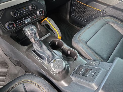 Used 2023 Ford Bronco Badlands image 25