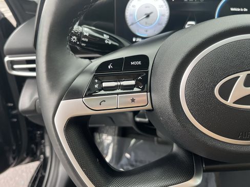 Used 2025 Hyundai Elantra SEL FWD image 19
