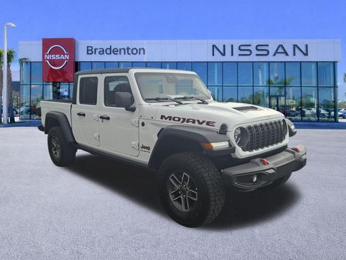Used 2026 Jeep Gladiator Mojave AWD/4WD image 3