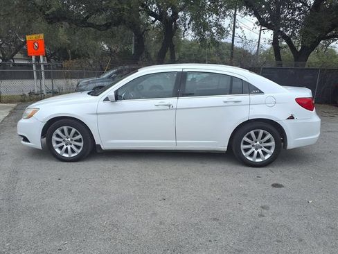 Used 2014 Chrysler 200 Touring FWD image 4