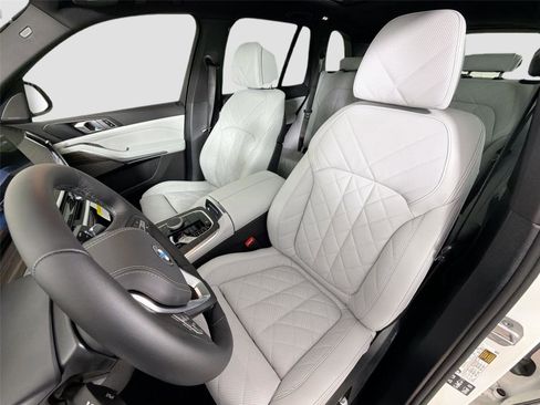 New 2026 BMW X5 xDrive40i AWD/4WD image 21