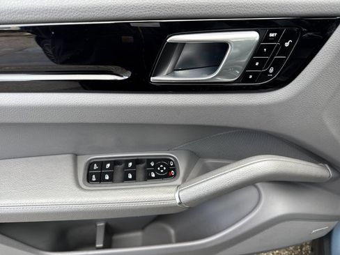 Certified 2019 Porsche Cayenne image 12