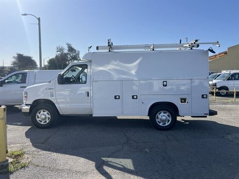Used 2019 Ford E-350 and Econoline 350 Super Duty w/ Power Windows & Locks Group RWD image 4