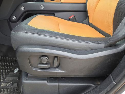 Used 2024 Land Rover Defender 110 X-Dynamic SE image 25