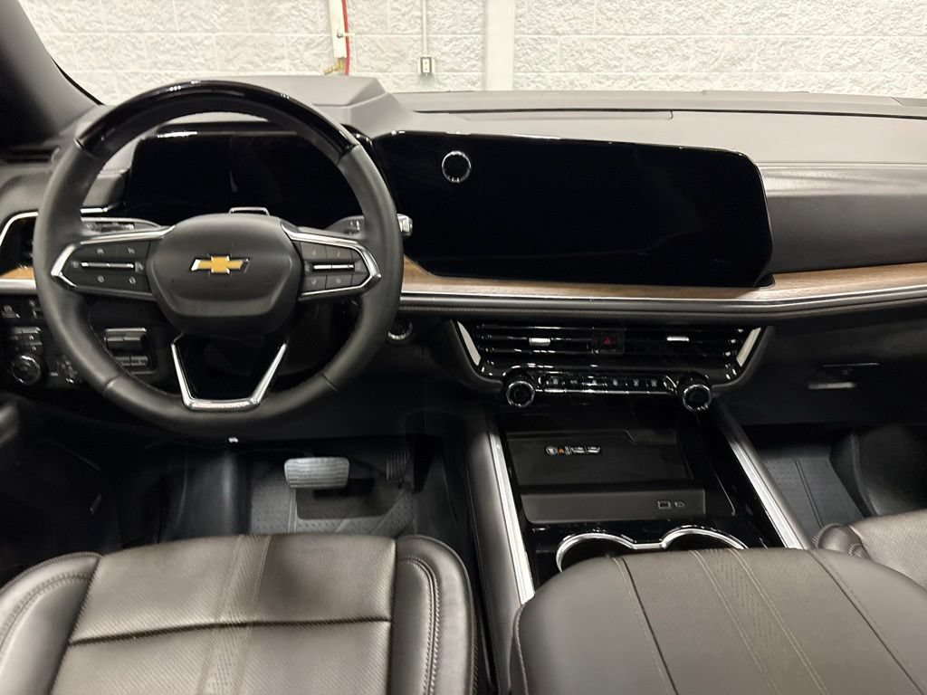 Used 2026 Chevrolet Suburban High Country AWD/4WD image 12