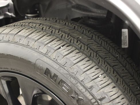 Used 2025 Jeep Wrangler Unlimited Sahara AWD/4WD image 11