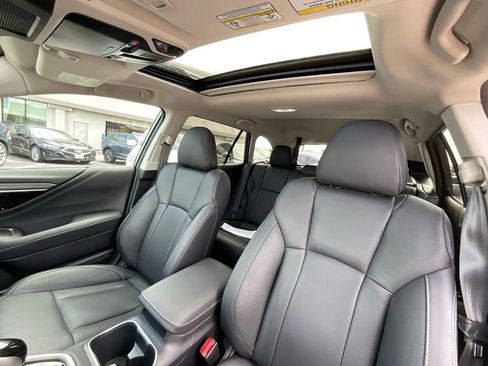 Used 2025 Subaru Outback Touring AWD/4WD image 11