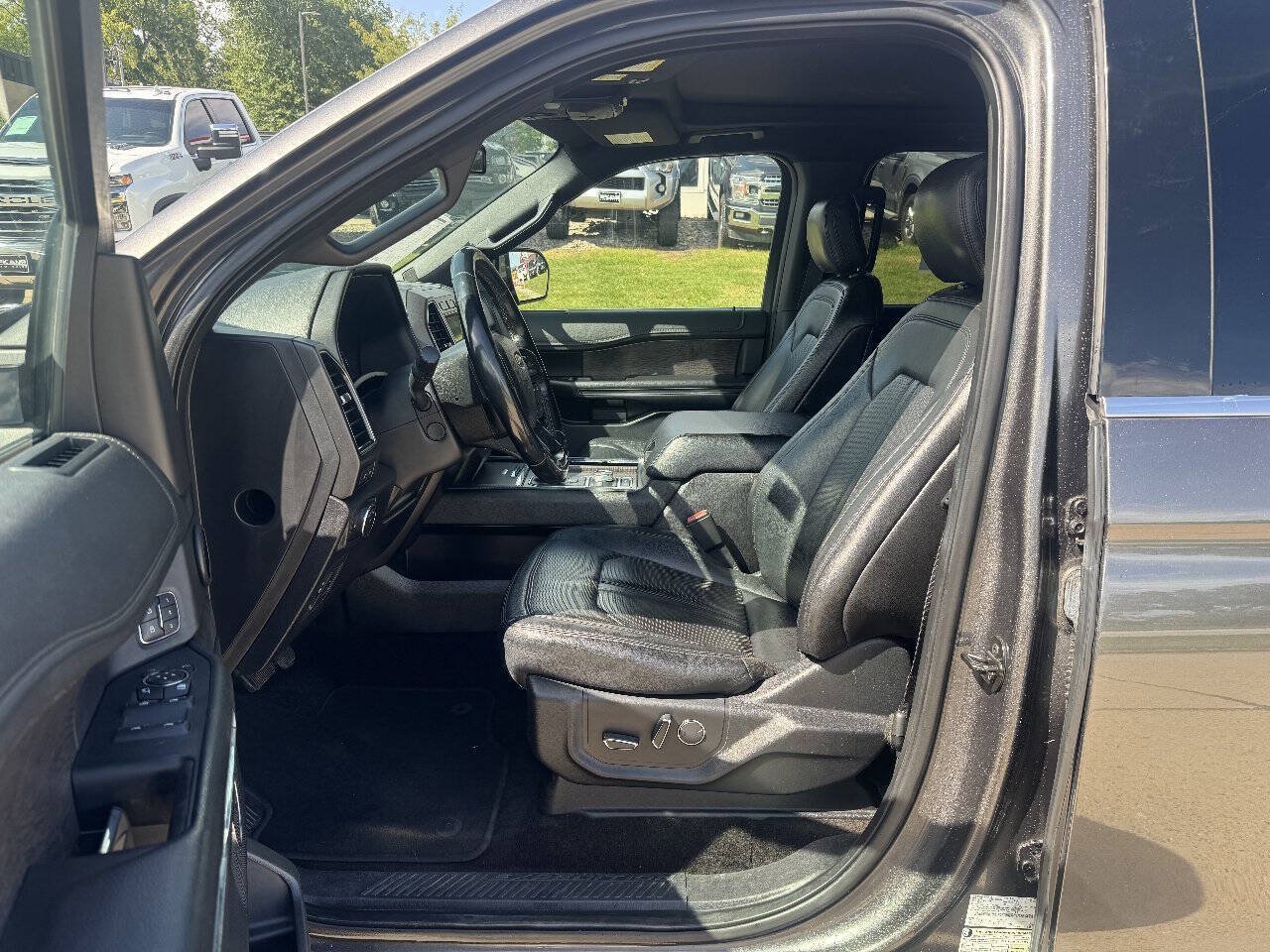 Used 2018 Ford Expedition Max Limited w/ Equipment Group 302A AWD/4WD image 11