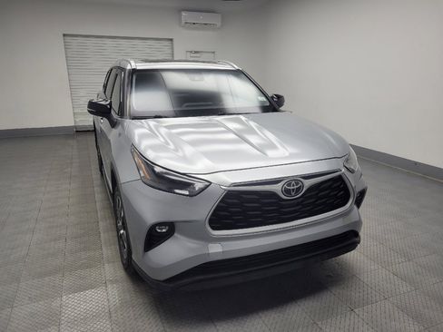 Used 2022 Toyota Highlander XLE image 14