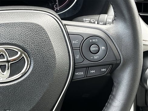 Used 2023 Toyota RAV4 XLE Premium image 14