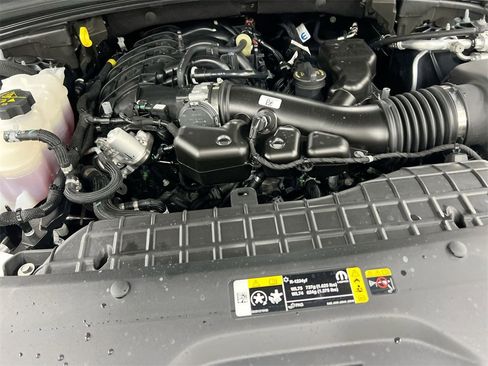 Used 2025 Jeep Grand Cherokee Laredo X w/ Luxury Tech Group I image 25