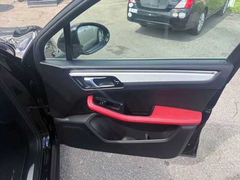 Used 2016 Porsche Macan S image 12