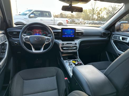 Used 2022 Ford Explorer XLT image 12