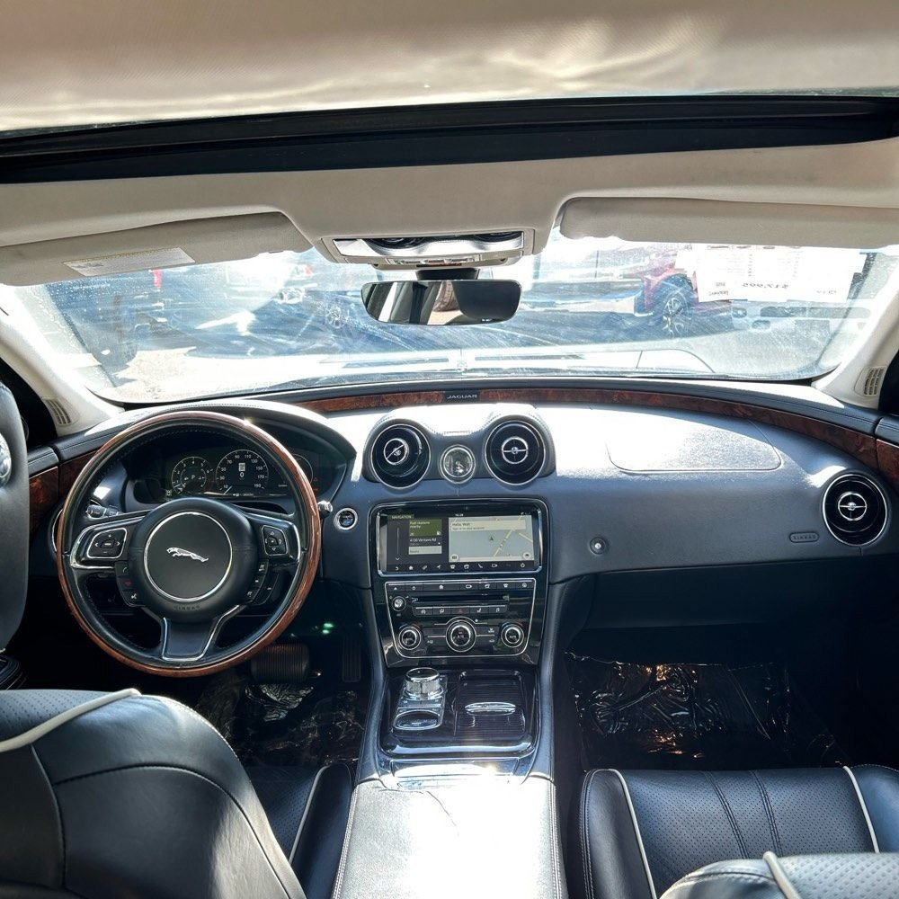 Used 2018 Jaguar XJ Supercharged RWD image 7
