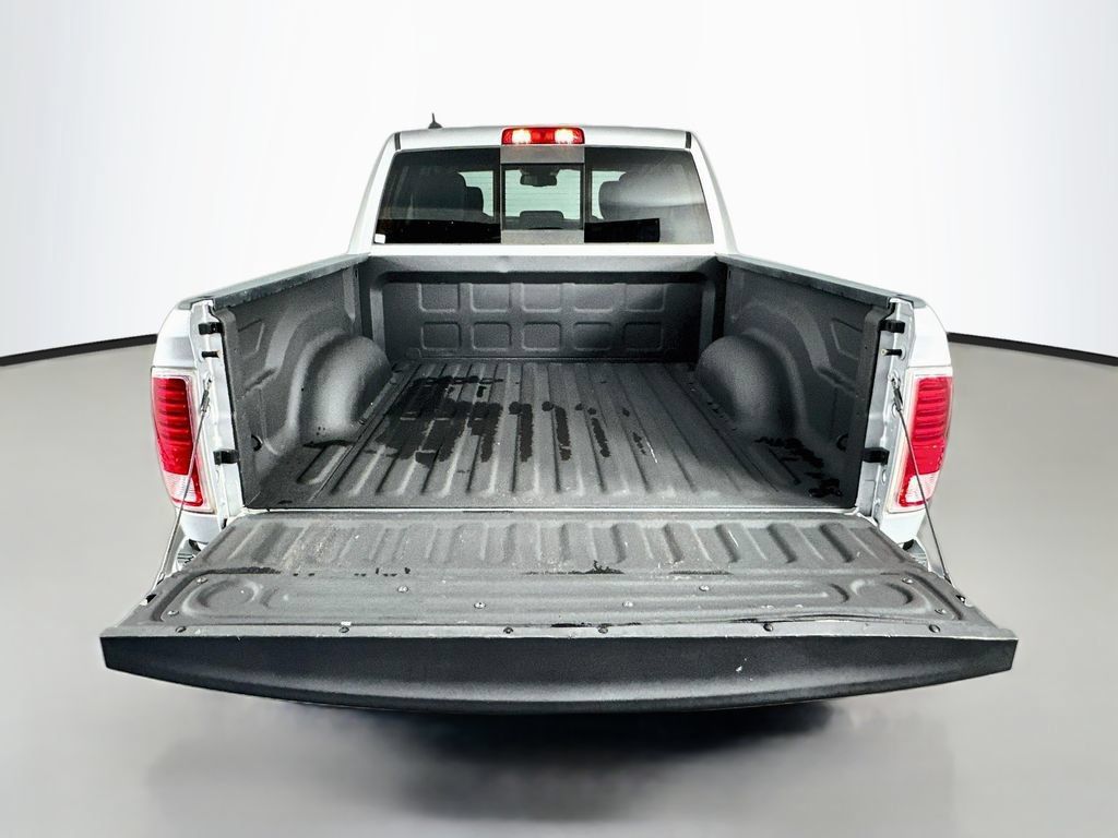 Used 2018 RAM 1500 Laramie w/ Convenience Group AWD/4WD image 29