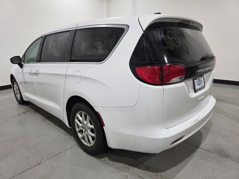Used 2022 Chrysler Voyager LX image 2