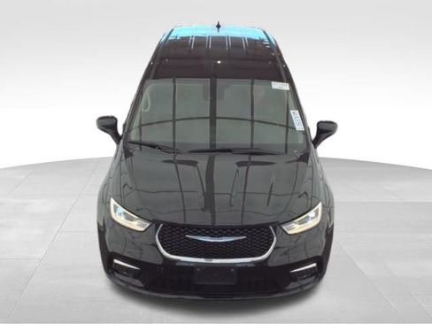 Used 2022 Chrysler Pacifica Touring-L image 2