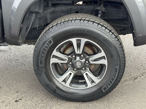 Used 2017 Toyota Tacoma SR5 w/ Tow Package image 37