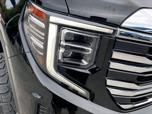 Used 2023 GMC Sierra 1500 SLT w/ X31 Off-Road Package AWD/4WD image 27