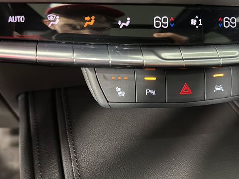 Used 2024 Cadillac XT4 Sport w/ Cold Weather Package AWD/4WD image 21