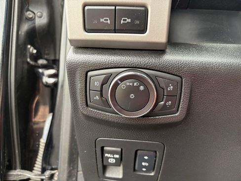 Used 2018 Ford F150 Lariat w/ Equipment Group 502A Luxury image 15