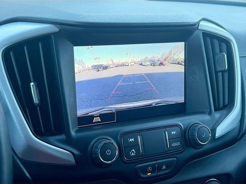 Used 2024 GMC Terrain SLT image 13
