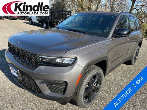 New 2025 Jeep Grand Cherokee Altitude image 4