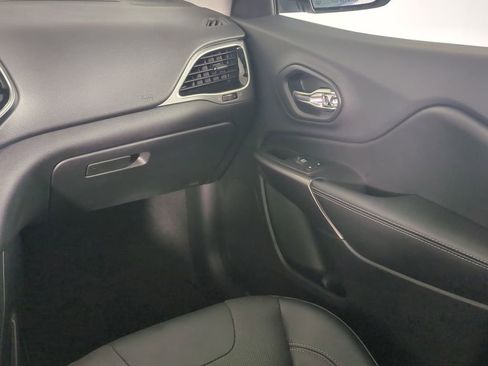 Used 2019 Jeep Cherokee Limited image 20