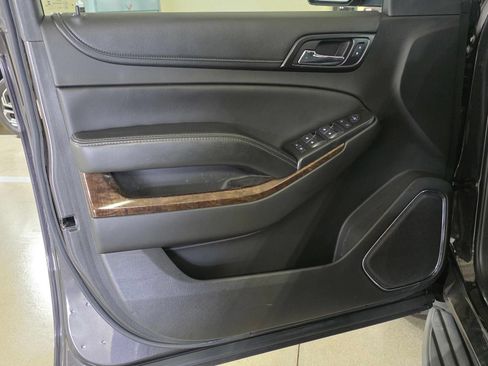 Used 2017 Chevrolet Suburban LS RWD image 14