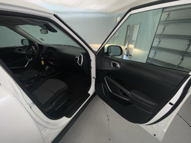 Used 2023 Kia Soul LX w/ LX Technology Package FWD image 23