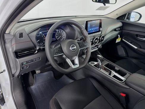 New 2025 Nissan Sentra SR image 9