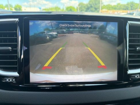Used 2025 Chrysler Pacifica Select FWD image 20