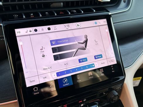 New 2025 Jeep Grand Cherokee Limited image 32