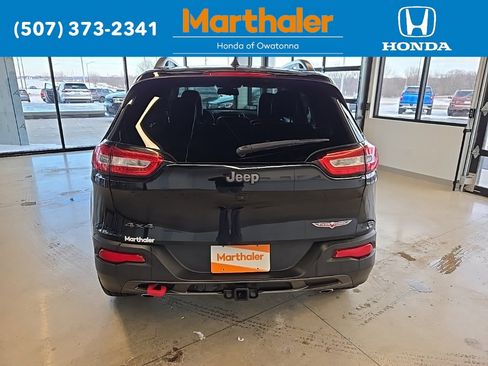 Used 2017 Jeep Cherokee Trailhawk w/ Cold Weather Group image 4