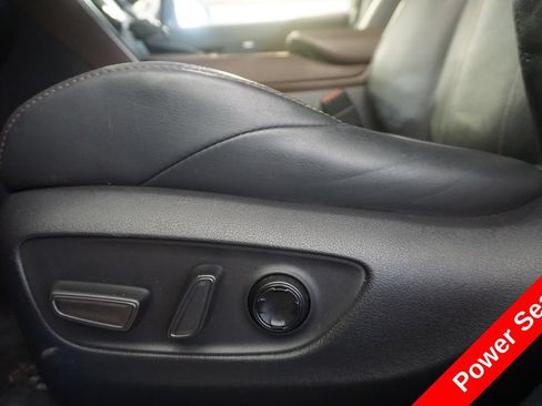 Used 2022 Toyota Venza Limited AWD/4WD image 7