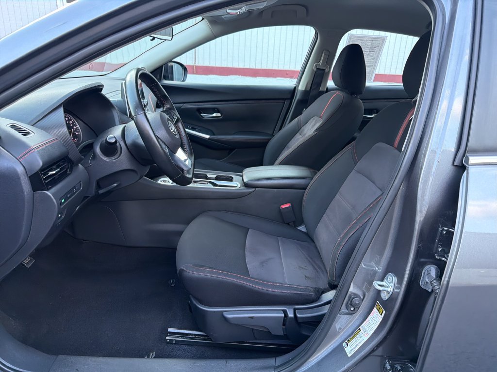 Used 2025 Nissan Sentra SR FWD image 10